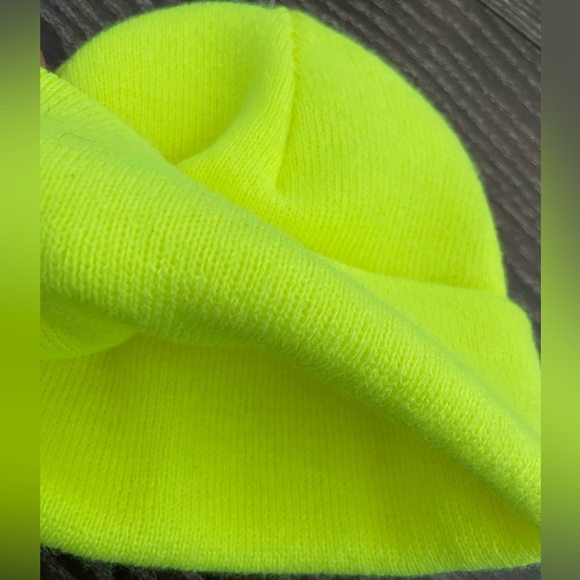 Brand new neon yellow tuque - Picture 2 of 4
